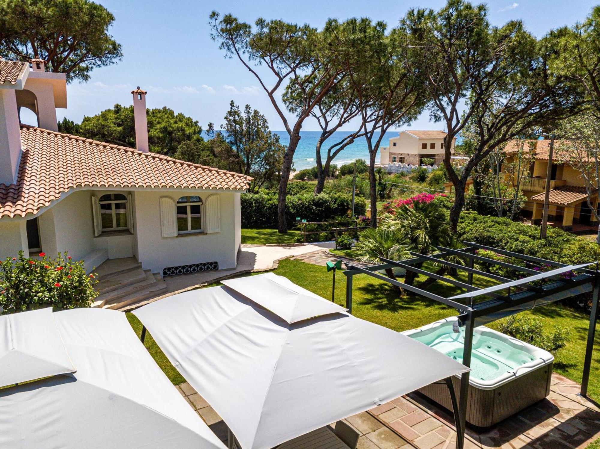 Villa Beachfront Marina